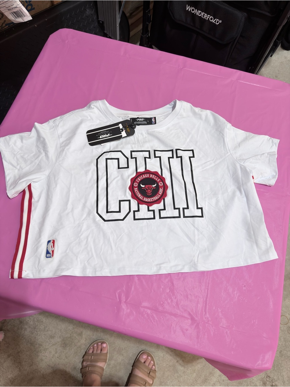 Chicago Bulls CHI Logo White Women’s Cropped Tee Size Large